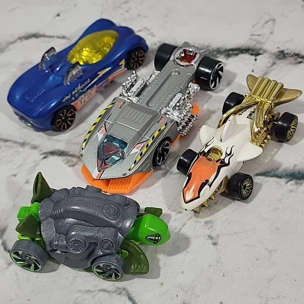 Hot Wheels Lot Of 33 Race Cars Hot Rods Trucks Die-Cast Vehicles Rolling Figures